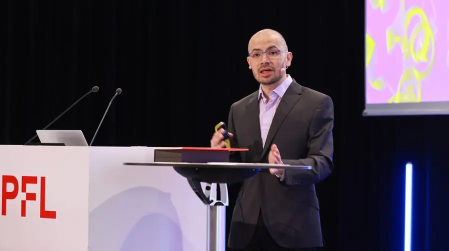 رئيس Google DeepMind يقترح هيئة معايير للذكاء الاصطناعي المتقدم
