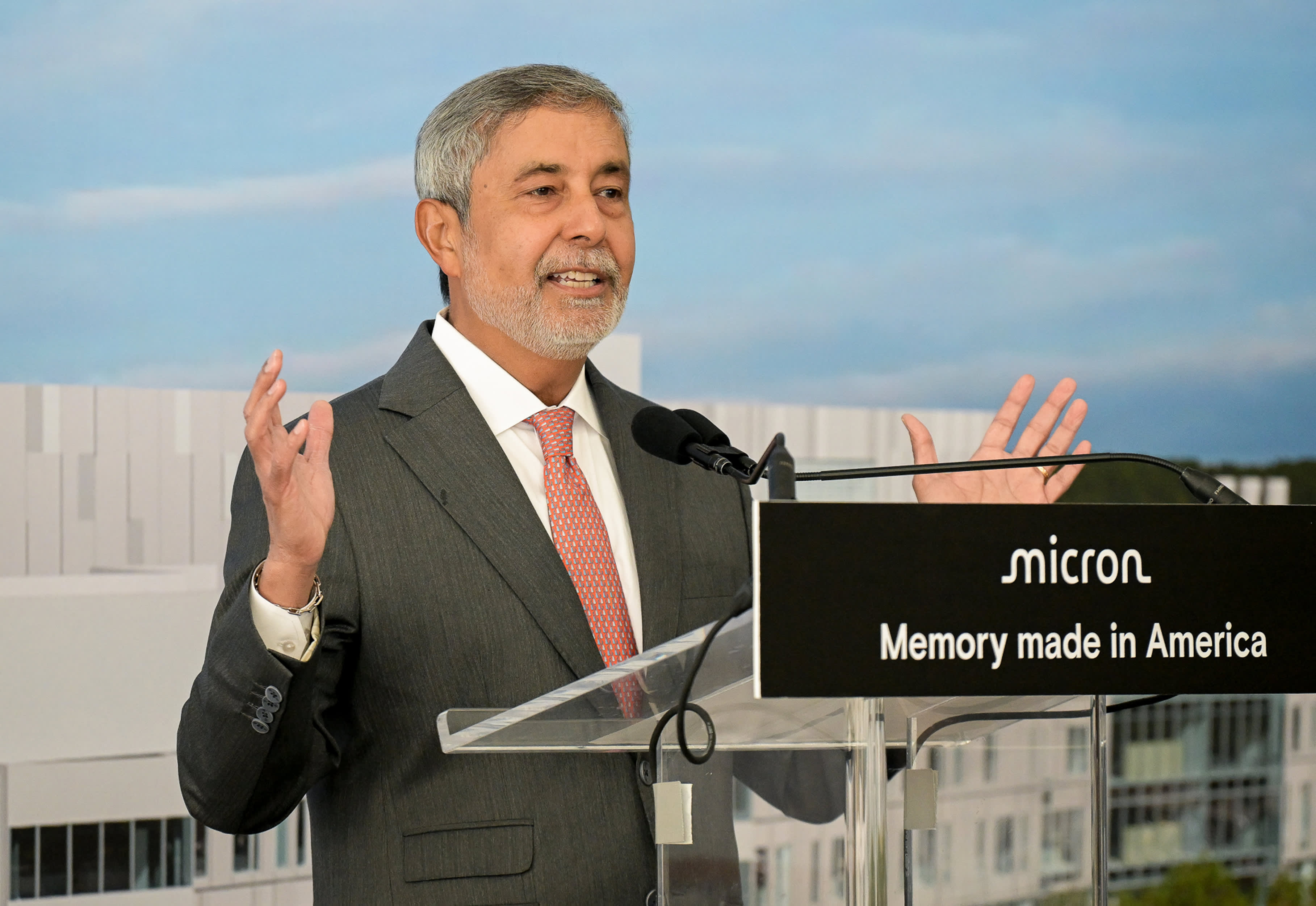 Micron Locks AI Memory Buyers Into Long-Term Supply Deals