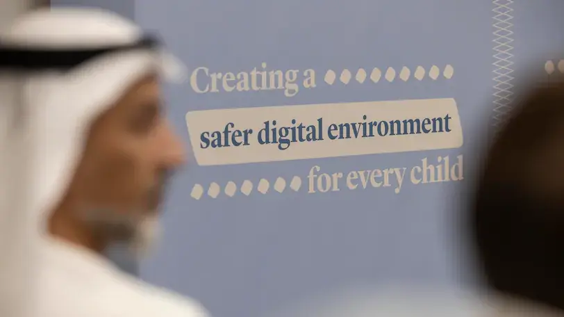 UAE تمنح منصات التواصل 12 شهرا لتطبيق قواعد دون 15 عاما