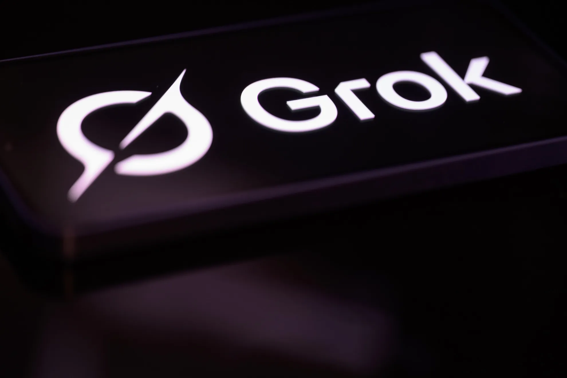 دعوى xAI تحول مزاعم سلامة Grok إلى اختبار حوكمة