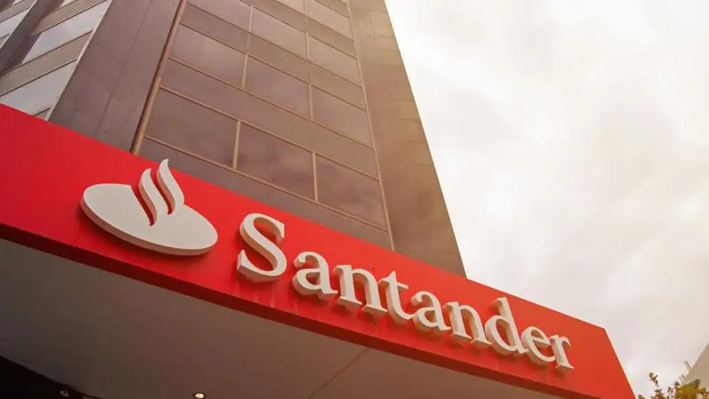 Santander تفتح الذكاء الاصطناعي أمام 185,000 موظف مع اختبار التوسع المصرفي