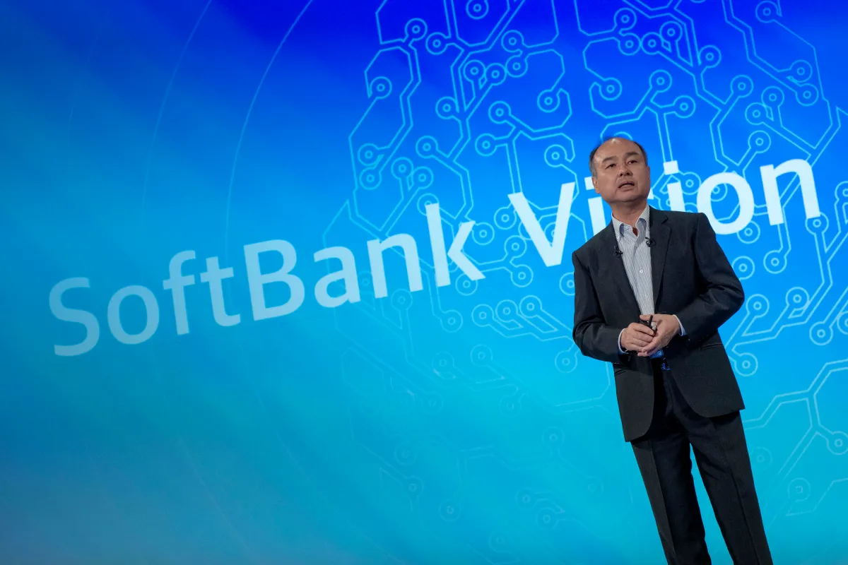 رئيس SoftBank يشكك في اقتصاديات مراكز بيانات الذكاء الاصطناعي الفضائية